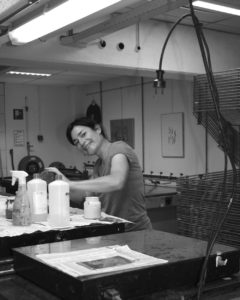 Carolina Koster – in Silk-screen studio / in zeefdruk werkplaats